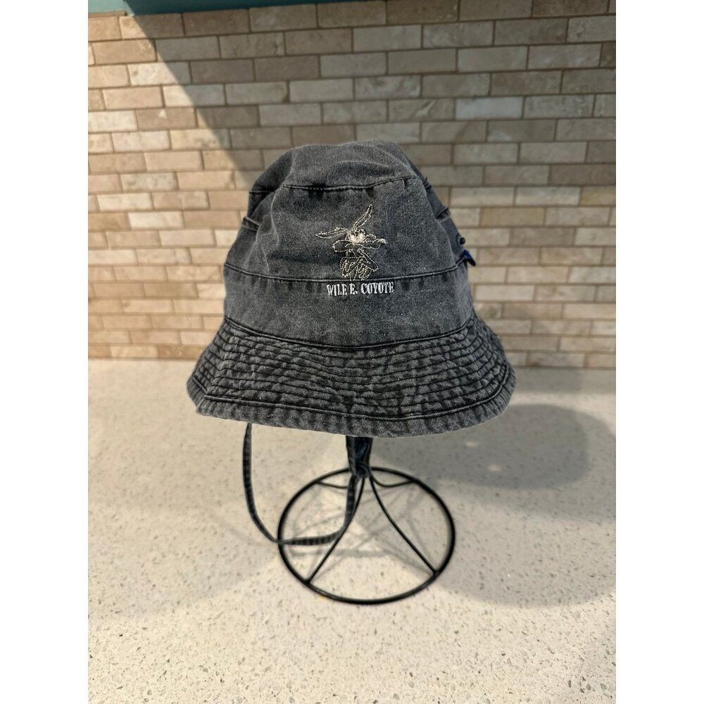 looney tunes wile e coyote bucket hat grey